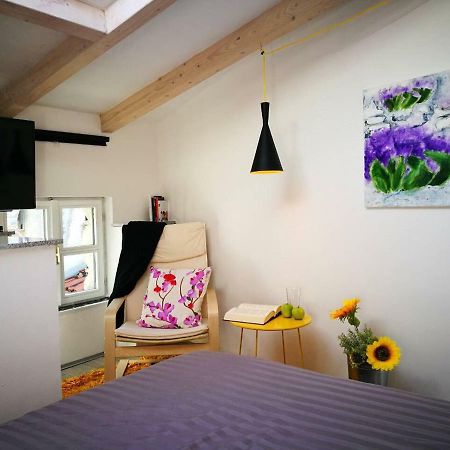Cres Art Studio Kuning Apartment Экстерьер фото