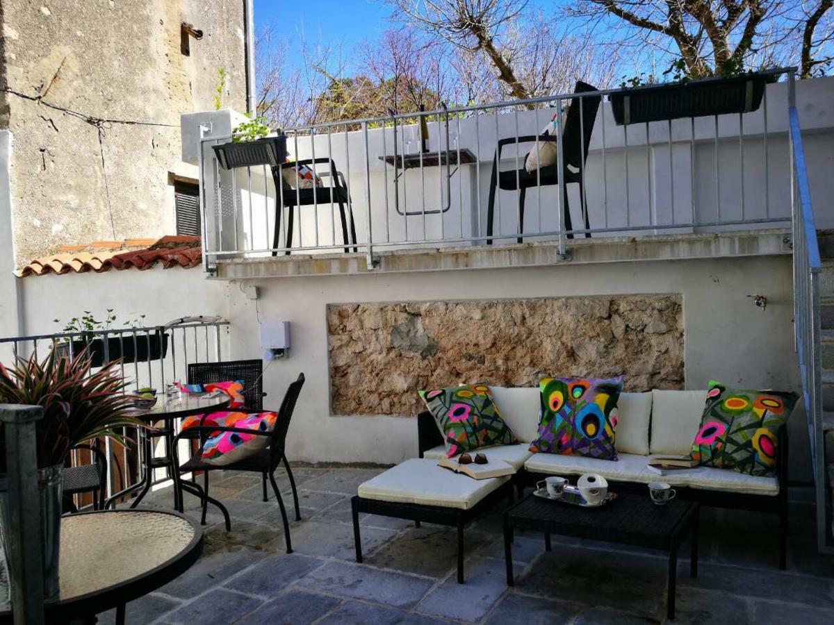 Cres Art Studio Kuning Apartment Экстерьер фото
